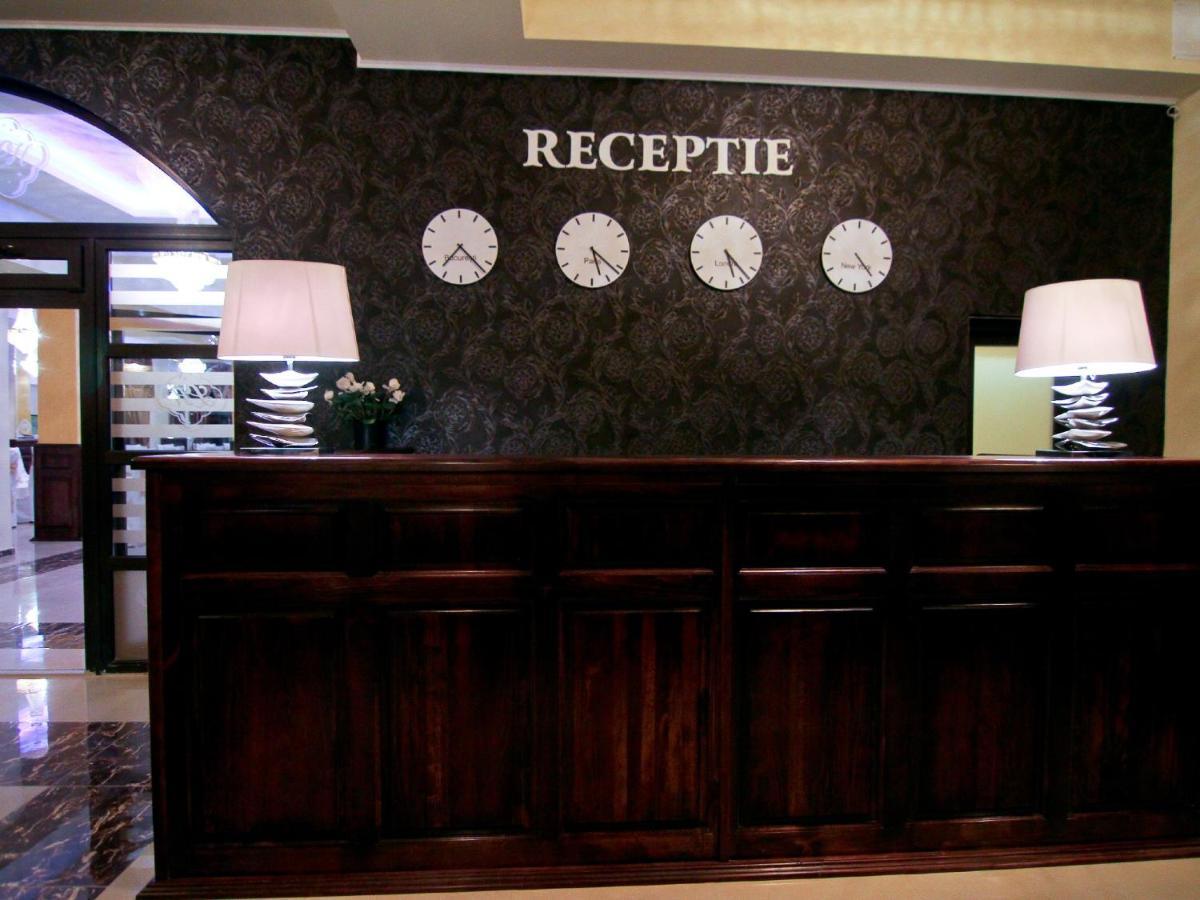 Laura Holiday Hotell Brăila Exteriör bild