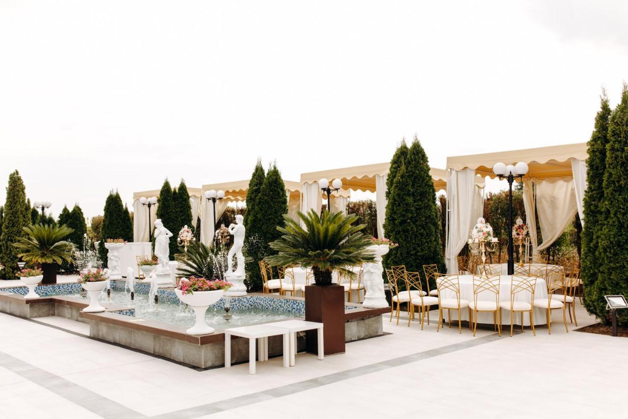 Laura Holiday Hotell Brăila Exteriör bild