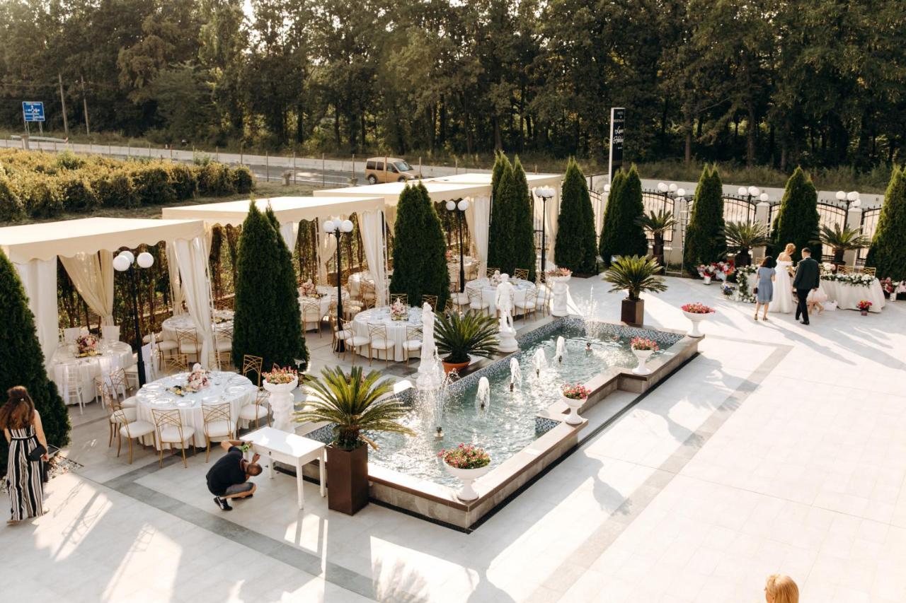 Laura Holiday Hotell Brăila Exteriör bild