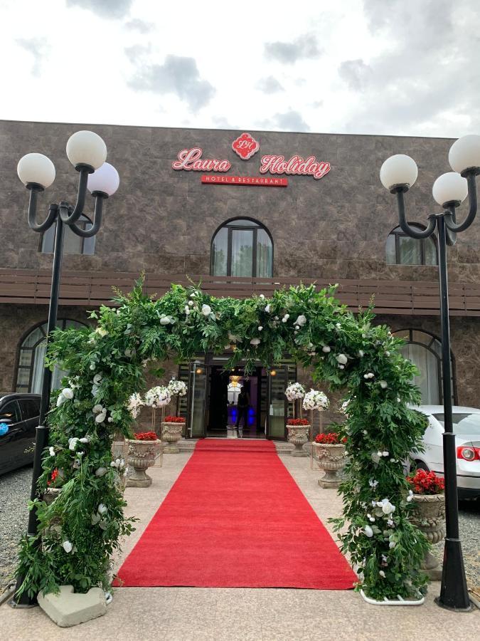 Laura Holiday Hotell Brăila Exteriör bild