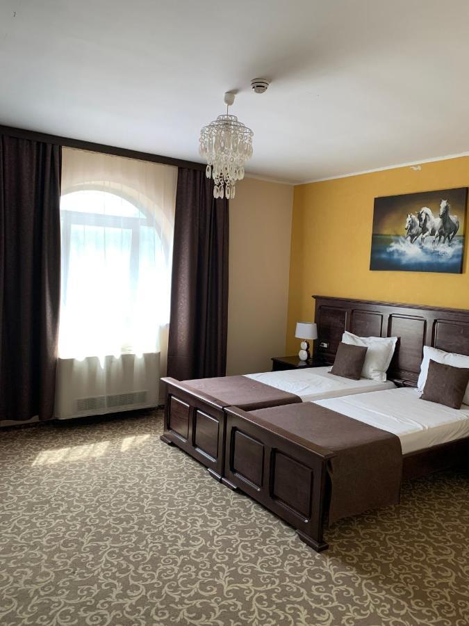 Laura Holiday Hotell Brăila Exteriör bild