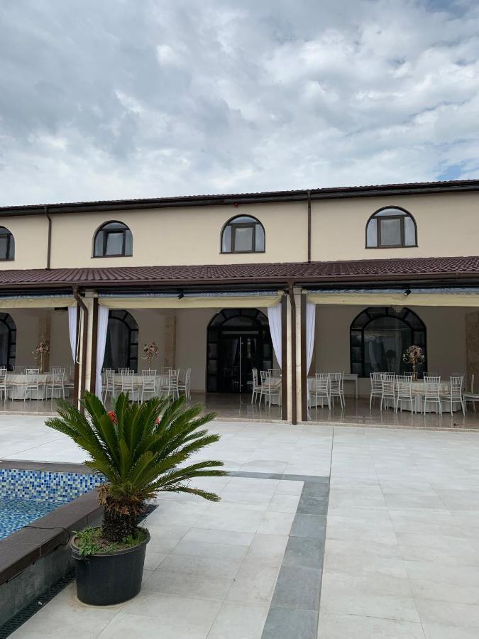 Laura Holiday Hotell Brăila Exteriör bild