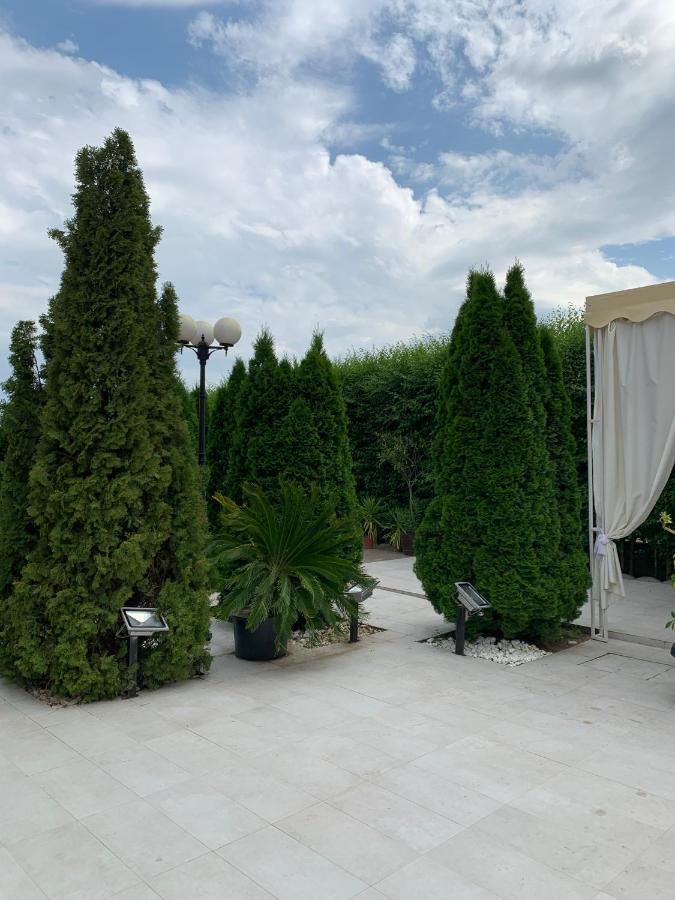 Laura Holiday Hotell Brăila Exteriör bild