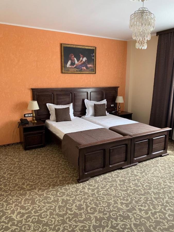 Laura Holiday Hotell Brăila Exteriör bild