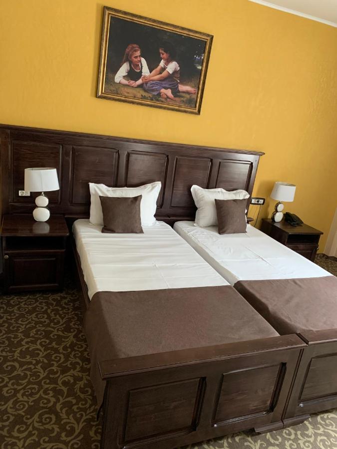Laura Holiday Hotell Brăila Exteriör bild