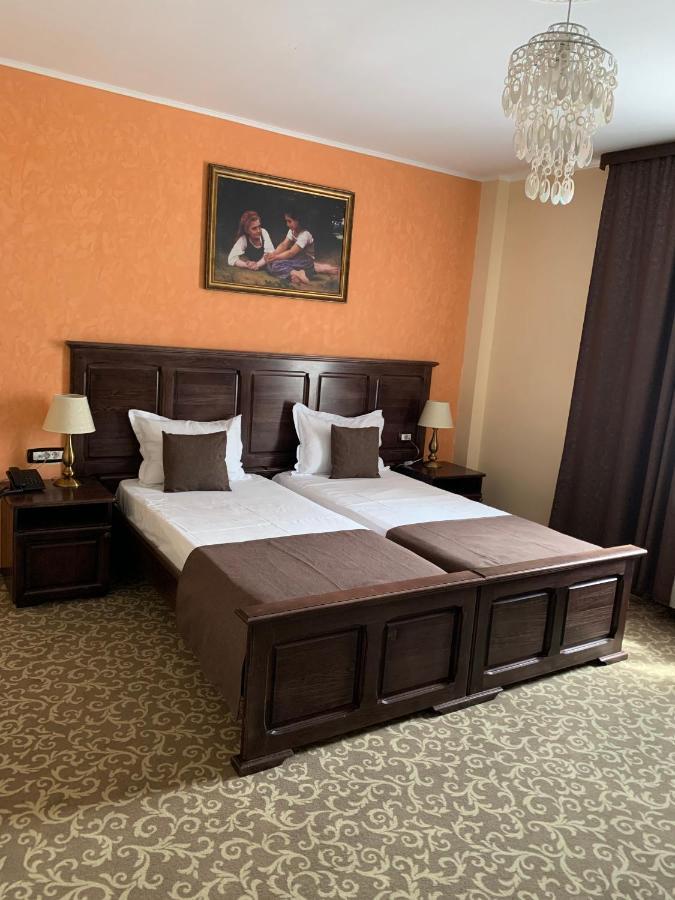 Laura Holiday Hotell Brăila Exteriör bild