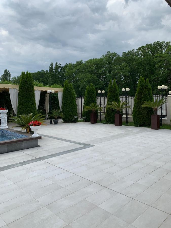 Laura Holiday Hotell Brăila Exteriör bild