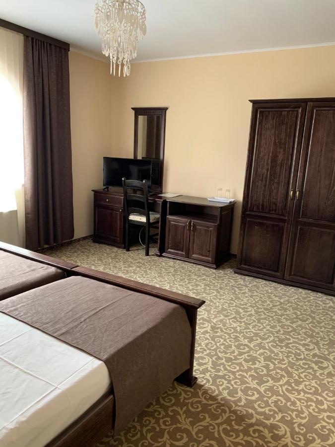 Laura Holiday Hotell Brăila Exteriör bild