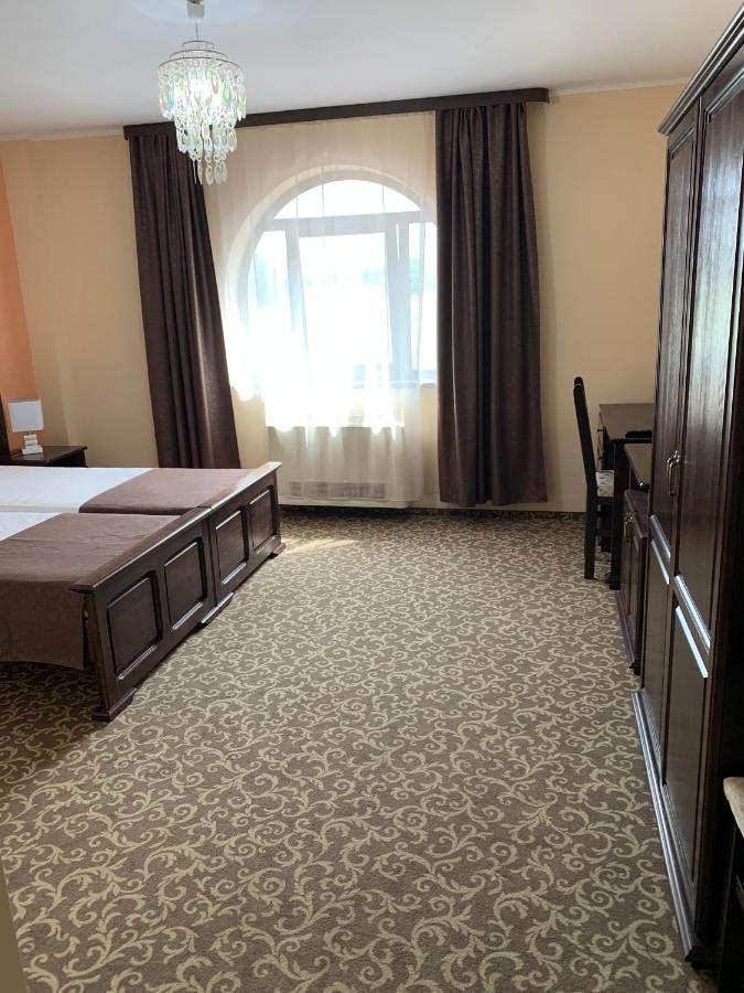 Laura Holiday Hotell Brăila Exteriör bild