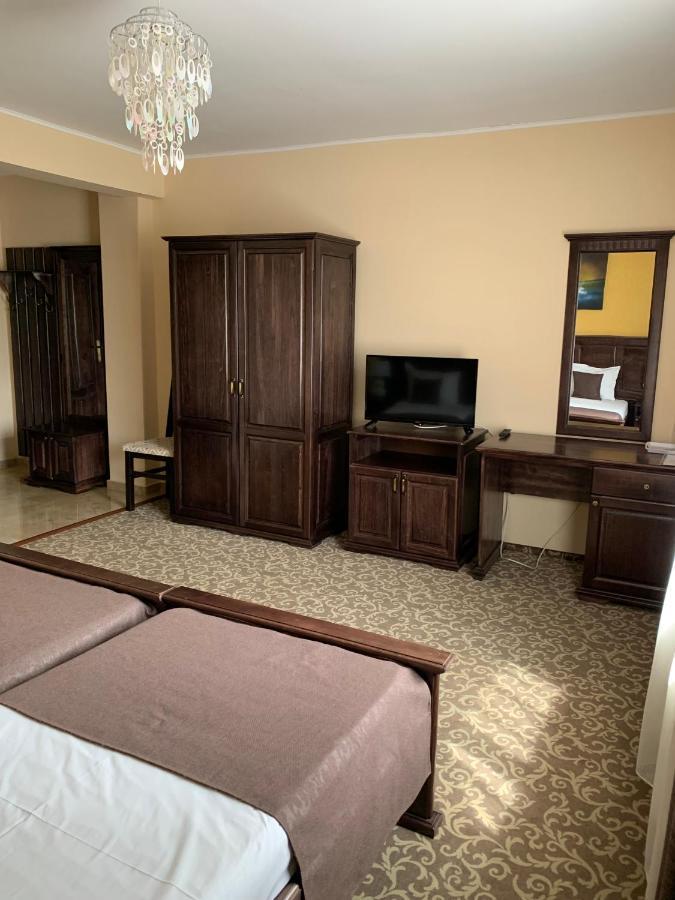 Laura Holiday Hotell Brăila Exteriör bild