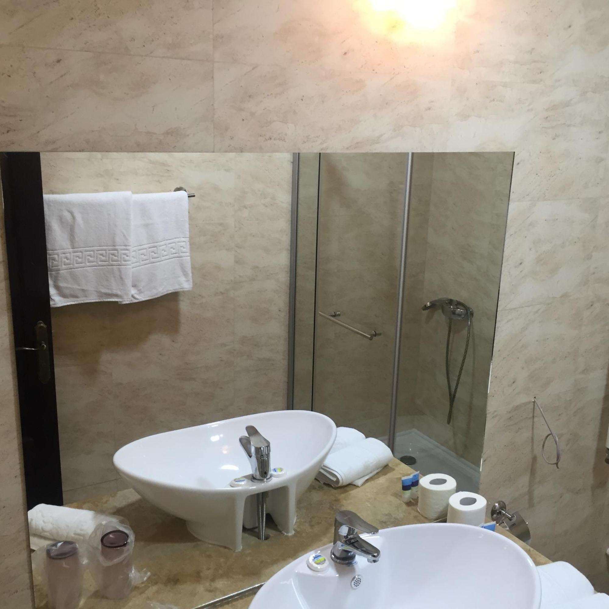 Laura Holiday Hotell Brăila Rum bild